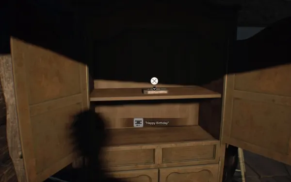 El ático de la casa principal: en este mueble está la cinta «Happy Birthday».