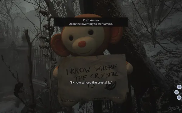 Un mono de peluche te atrae hacia la Casa Beneviento.