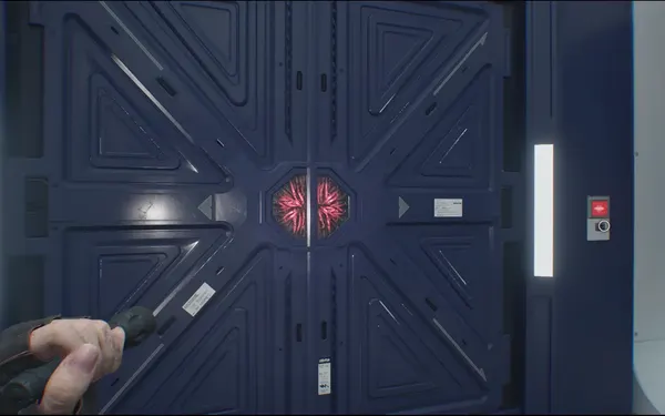 La puerta magnética de la Lab Entrance: la Magnetic Key te lleva al Lobby.